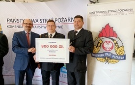 zdjęcia z uroczystości wręczenia propmes na samochody pożarnicze (2)