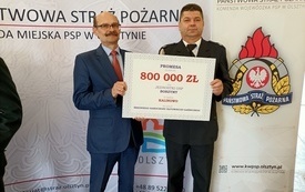 zdjęcia z uroczystości wręczenia propmes na samochody pożarnicze (1)